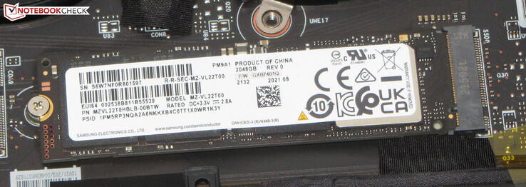 微星为E16配备了一个PCIe 4固态硬盘。