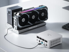UM880 Plus 是 UM880 系列微型电脑的最新产品。(图片来源：Minisforum）