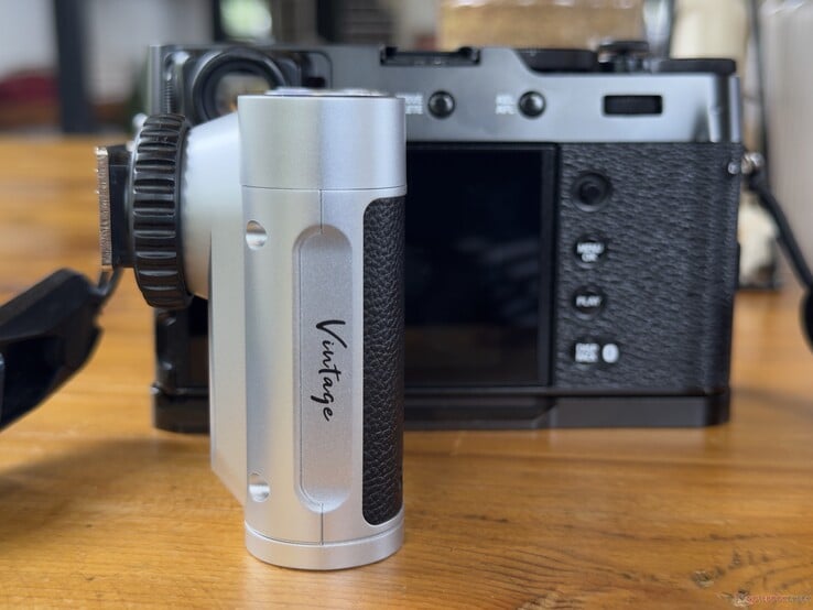 Z1 Pro 侧面的“Vintage”贴纸。