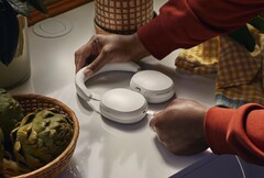 Sonos Ace 有黑色和白色两种颜色可供选择。(图片来源：Sonos）