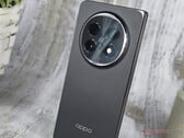 黑色配色的 Oppo Find N5。(图片来源：Notebookcheck）