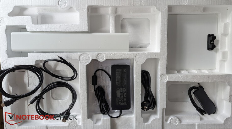 线缆(HDMI、DP、USB-C)、交流适配器、支架和USB集线器