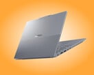 ThinkBook 14 Gen Q8Y,采用 Luna Grey 配色。