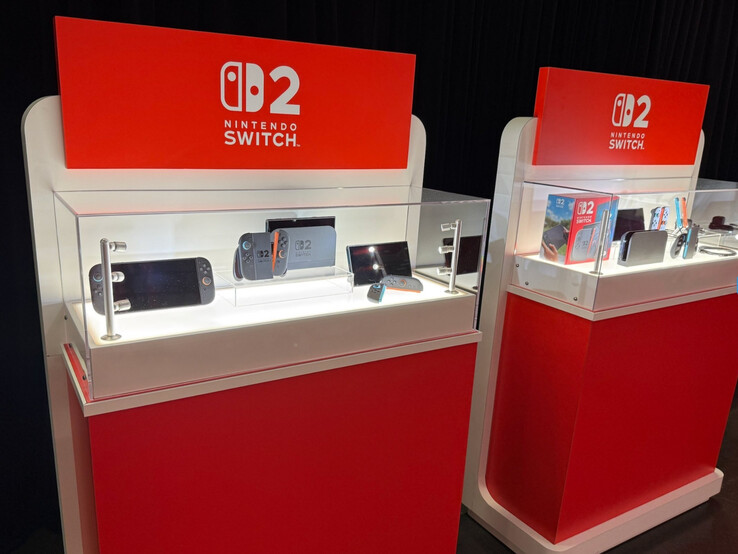 零售商展示的任天堂 Switch 2（图片来源：Nintendeal X 账户）