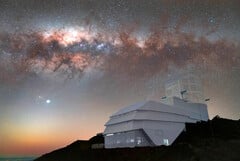 世界上最大的 3,200 MP 摄像机在现已投入使用的 NSF-DOE Vera C. Rubin 天文台拍摄夜空。(图片来源：RubinObs/NOIRLab/SLAC/DOE/NSF/AURA/H. Stockebrand)