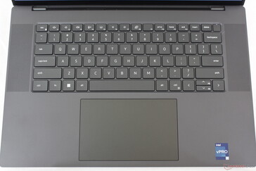与 XPS 15 或Precision 5550 相比，键盘和点击板的尺寸发生了一些变化