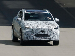 梅赛德斯 GLA:基于 MMA 平台的新款紧凑型 SUV 将于 2026 年实现电动化,2027 年实现混合动力。(图片来源:Autocar)