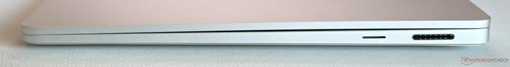 右侧：microSD-Express 读卡器、Surface Connect 端口