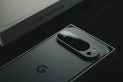 未来的 Pixel 智能手机可能会以更高的性能换取更长的电池续航时间和更好的散热性能。(图片来源：Samuel Angor &amp;amp; Unsplash）