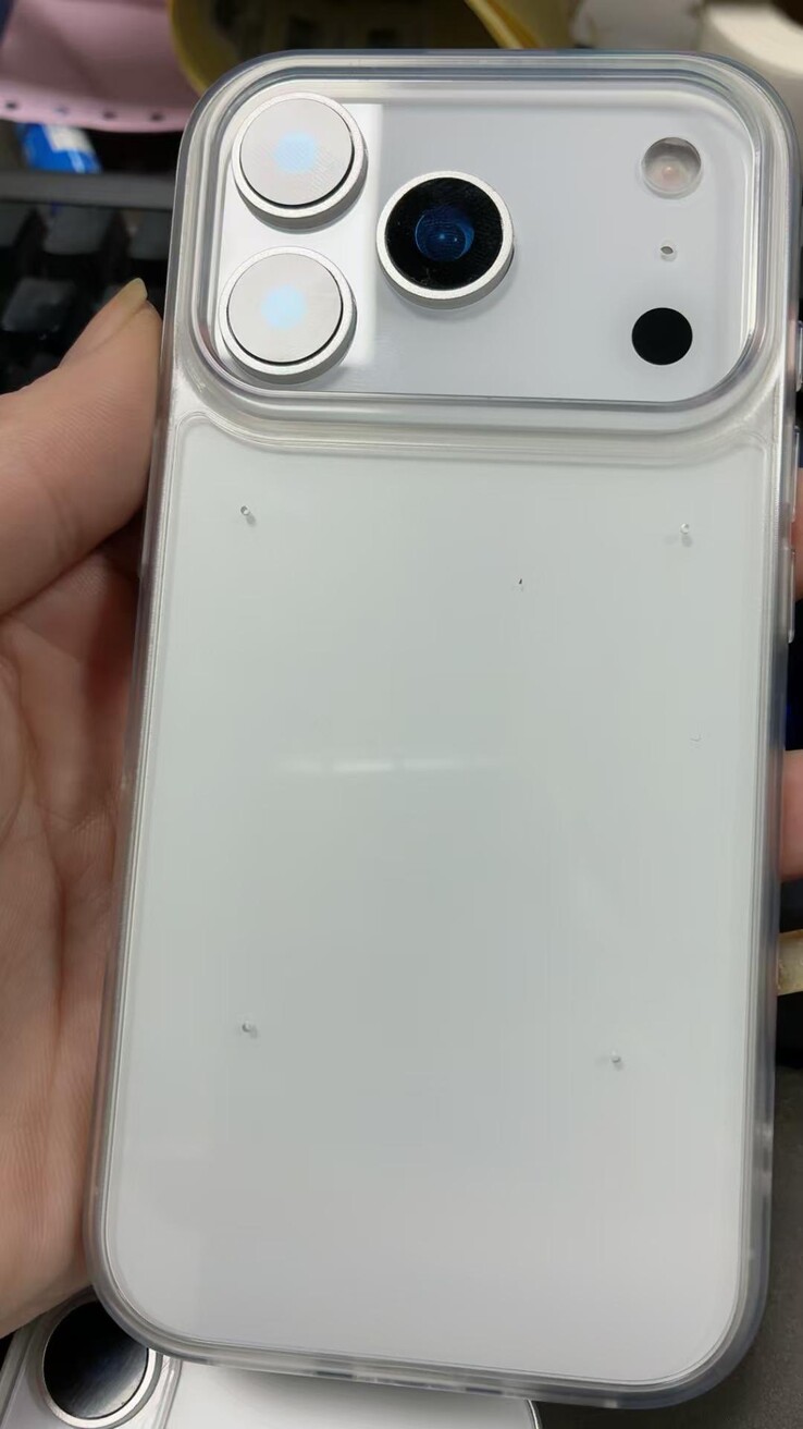 iPhone 17 Pro"。(来源：Majin Bu via X）