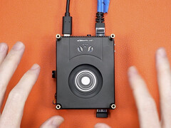 LattePanda Iota 是一款小巧的 SBC,性能相当可观。(图片来源:Interfacing Linux)