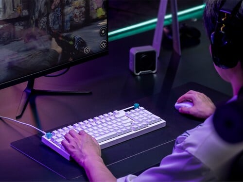 图中所示为白色款罗技 G316 X 游戏键盘