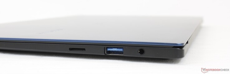 右边。微型SD读卡器、USB-A 3.2、3.5毫米耳机