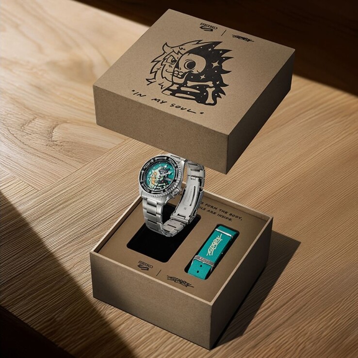 精工 5 Sports x Poorboy SRPM17K 合作腕表。(图片来源：Seiko via Q-P Magazine）