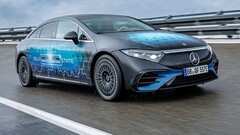 这款 EQS 的固态电池充电后可行驶 620 英里。(图片来源：梅赛德斯）