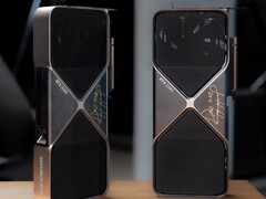 两张由黄仁勋签名的创始人版显卡。(图片来源：Nvidia） 