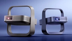 Elfin Flip 4K（左）和 Flip Laser 投影机可折叠成紧凑的立式装置，便于存放。