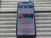 iPhone 13 mini 的小巧外形预计不会很快回归。(图片来源：Notebookcheck）