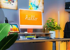 Apple iMac 目前使用的是 24 英寸 IPS 面板，分辨率为 4K。