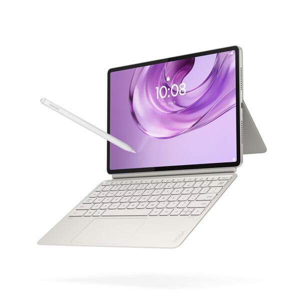配备键盘和触控笔的联想 Yoga Tab 第二代