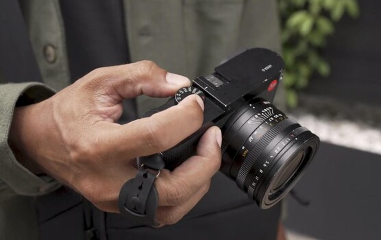 Peak Design Micro Clutch是一款相机配件，旨在缓解小型相机机身常见的人体工学问题。(图片来源：Peak Design）