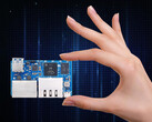 Orange Pi R2S 各包含两个千兆位和 2.5 千兆位连接。(图片来源：Orange Pi）