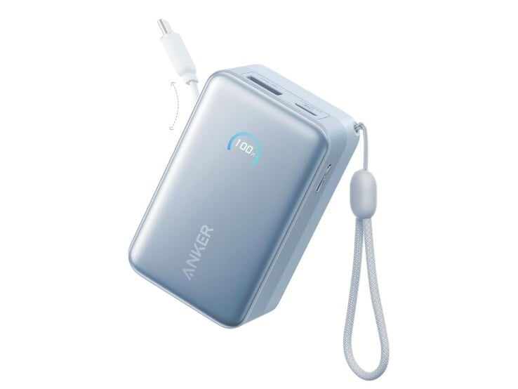 蓝色的 Anker Nano Power Bank(10K,45W,内置可伸缩 USB-C 电缆