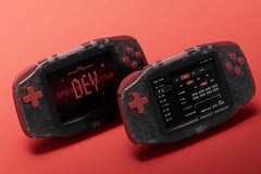Konkr Pocket Advance 开发者特别版配有红色按钮和半透明外壳。