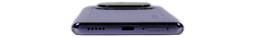 底部：扬声器、USB、麦克风、SIM 卡