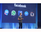 2015 年 Facebook F8 大会期间，Meta 首席执行官马克-扎克伯格在台上的照片。(图片来源：Meta）