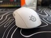 背面印有 SteelSeries（赛睿）徽标。