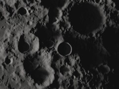 月球南极的沙克尔顿环形山（图片来源：NASA；已裁剪）