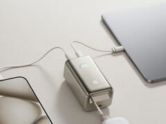 Xiaomi Power Bank Retractable Cable 10000 55W 售价约为 45 美元。