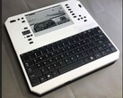 Evertop PC 是 IBM XT 的克隆版，电池寿命长达 500 小时，可利用太阳能充电。(图片来源：ericjenott via Github）