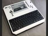 Evertop PC 是 IBM XT 的克隆版，电池寿命长达 500 小时，可利用太阳能充电。(图片来源：ericjenott via Github）
