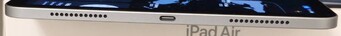 右：扬声器、USB-C 接口