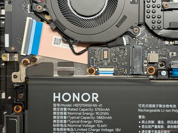 额外的固态硬盘插槽