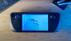 Valve 的 SteamOS 3.0 由 Arch Linux 支持，它为广受欢迎的 Steam Deck 手持设备提供动力。(图片来源：WJ Pearce via YouTube）