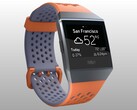 珊瑚蓝和火热橙的 Fitbit Ionic（图片来源：Fitbit）