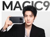 预计“Magic 9 超级版”（如图所示）将配备容量达 11,000mAh 的超大电池。