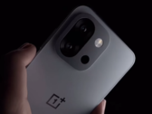今年早些时候发布的 OnePlus 13T。(图片来源：OnePlus）