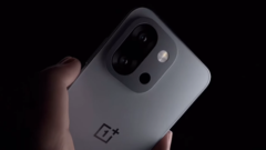 今年早些时候发布的 OnePlus 13T。(图片来源：OnePlus）