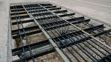 印第安纳州交通部用高速公路混凝土覆盖了普渡大学的发射线圈。(图片来源:Kelsey Lefever/普渡大学)