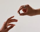 在享受预购折扣的情况下,Gen 3 的起价为 314 美元。图:宣传图片展示了智能戒指的两种颜色选择。