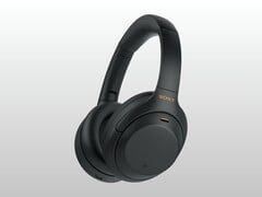 索尼 WH-1000XM4。