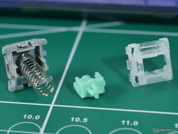 Wooting Lekker Tikken 开关拆卸 - 开关导轨上有一层薄薄的润滑油,但不会太多,不会感觉迟钝。