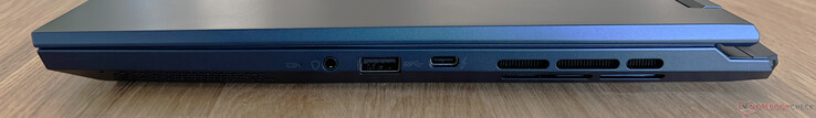 右侧：3.5 毫米音频插孔、USB-A 3.2 Gen.2 (10 GBit/s)、USB-C 4.0（带 Thunderbolt 4 (40 GBit/s)、DisplayPort ALT 模式、Power Delivery）。