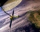 加利福尼亚上空轨道上的 NISAR 卫星概念图（图片来源：NASA 和 JPL-Caltech；已裁剪）