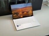 华硕 ZenBook S14 2026 笔记本评测——OLED 屏幕更亮，但 Panther Lake 集成显卡运行缓慢
