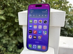 据Apple 报道，iPhone 17 的 6.3 英寸 OLED 面板室外亮度可达 3000 尼特。（图片来源：Notebookcheck）